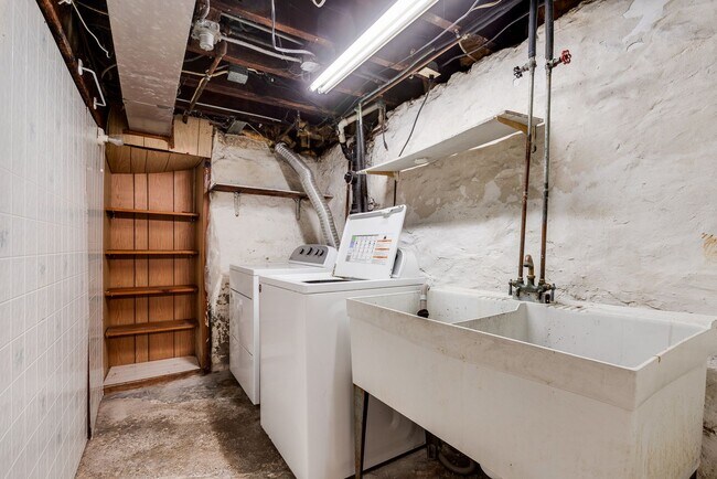 Building Photo - AVAILABLE NOW! 3 bed, 2 bath AMAZING House in Allentown!!!