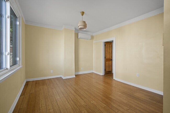 Building Photo - 6 Rademan Pl