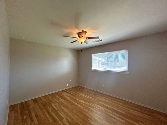 Building Photo - Charming 3 bedroom 2 bath Home in the Forward Addition