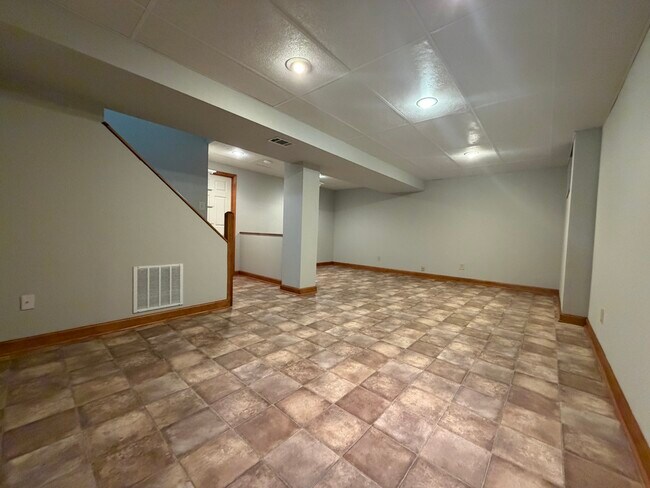 Building Photo - 727 Jacques Cir