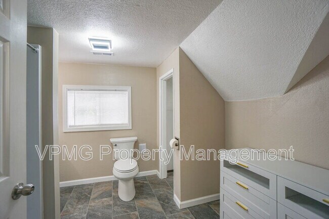 Building Photo - 2901 Fruit Valley Rd
