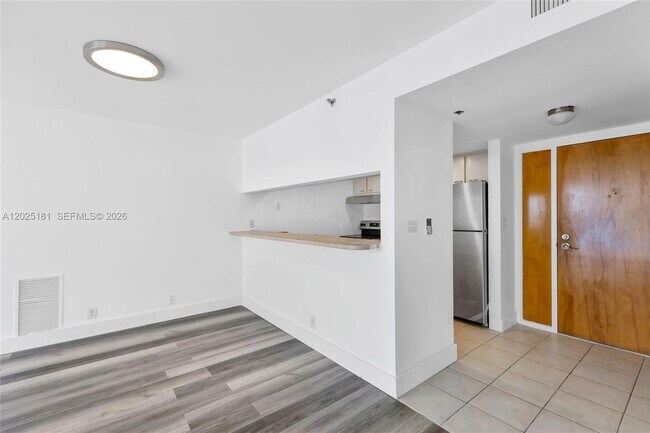 Building Photo - 7601 E Treasure Dr