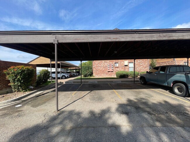 Building Photo - Super Private 1 Bedroom 1 bath in Perfect ...