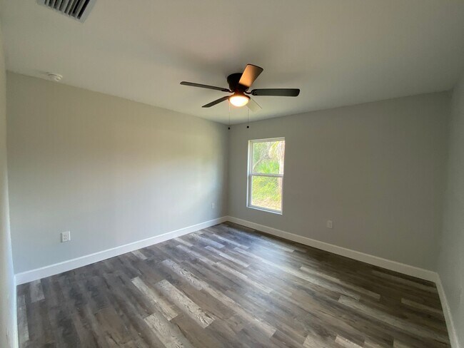 Building Photo - 17207 Waldrun Ave