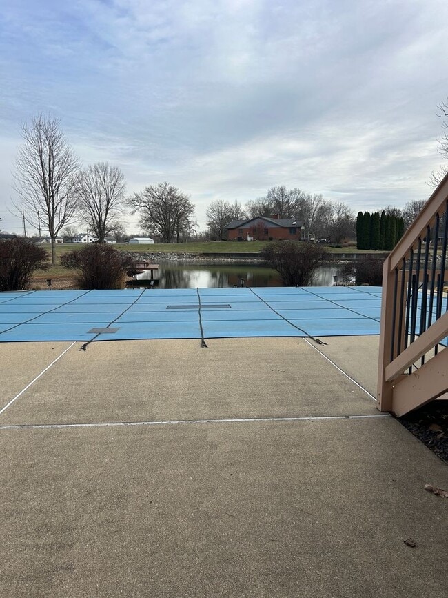 Building Photo - Beautiful Lake Home