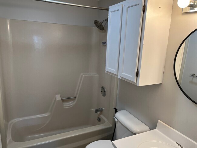 Building Photo - 808 Cocheco Ct