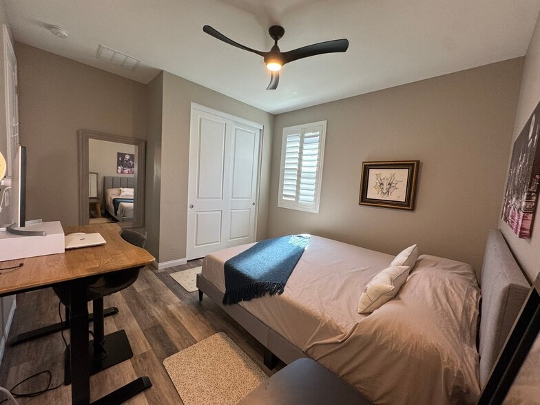 Alternate view of second bedroom - 331 Coastal Redwood St