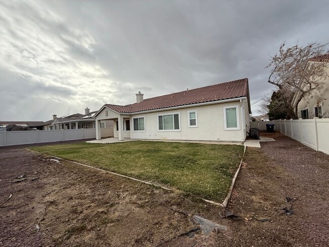 Building Photo - Apple Valley Estates- Gated Community- Beautiful 4 Bedrooms, 3 Bathrooms