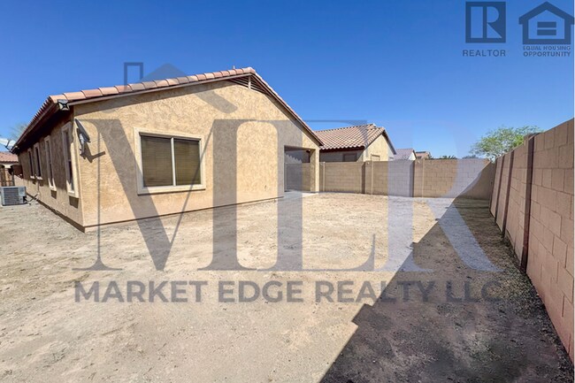 Building Photo - 3Bed/2Bath House in Buckeye! Ready for Immediate Move-In! -- FENCED-IN YARD!