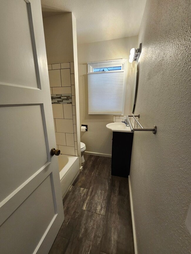 Building Photo - Location, Location - 2 blocks from Columbi...