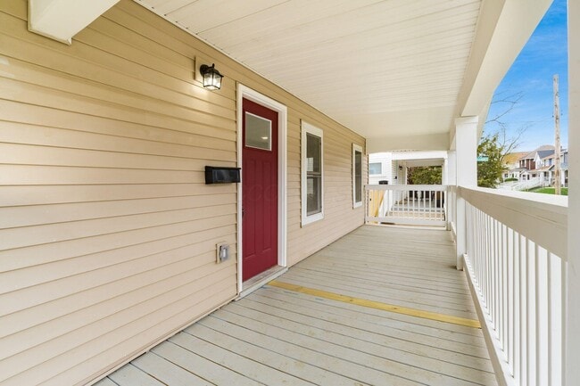 Building Photo - 905 Carpenter St