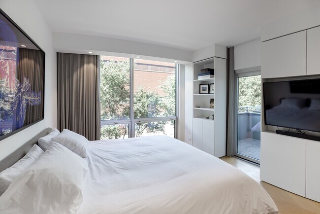 Building Photo - 1917 S Calumet Ave