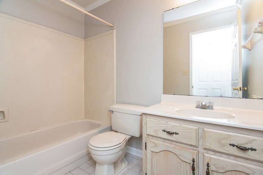 Building Photo - 2214 Lake Hill Ct