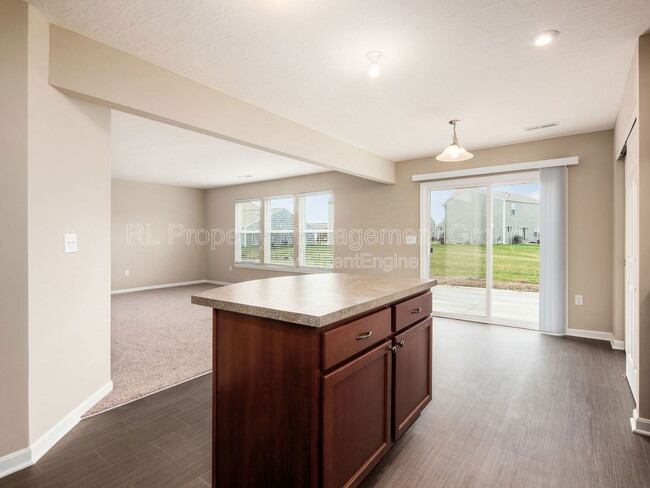 Building Photo - 7449 Sugarbark Dr
