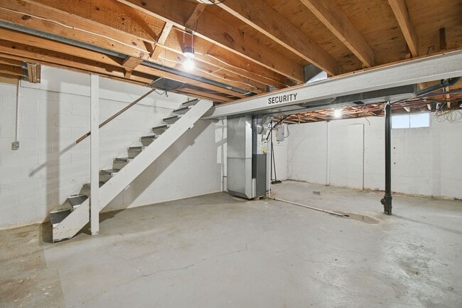 Building Photo - 1385 Country Side Dr