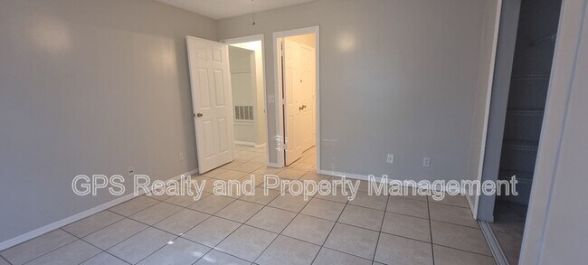 Building Photo - 956 Forest Ridge Ct