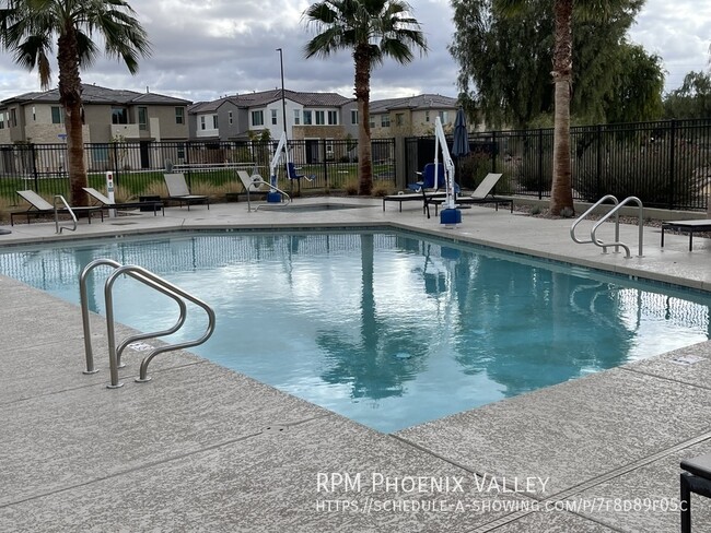 Building Photo - 3 Bed / 2.5 Bath Gilbert Townhome GATED Co...