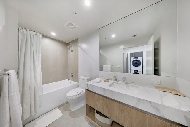 Building Photo - 698 N Miami Ave