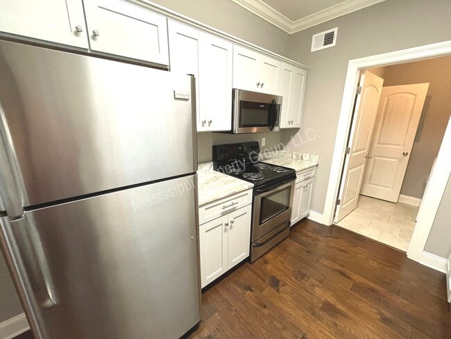Building Photo - 4BR/4.5BA For Rent