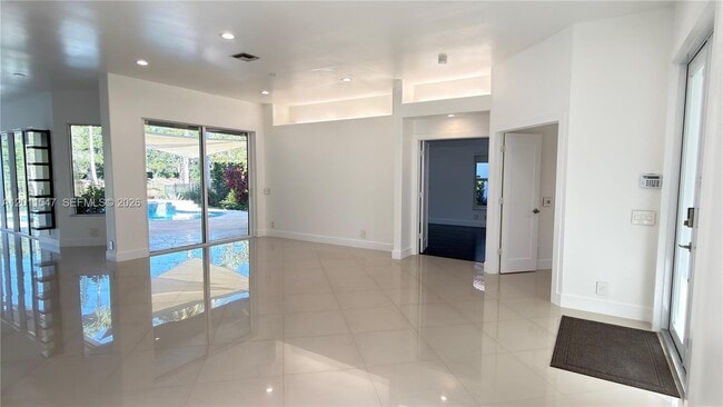 Building Photo - 3767 Oak Ridge Cir