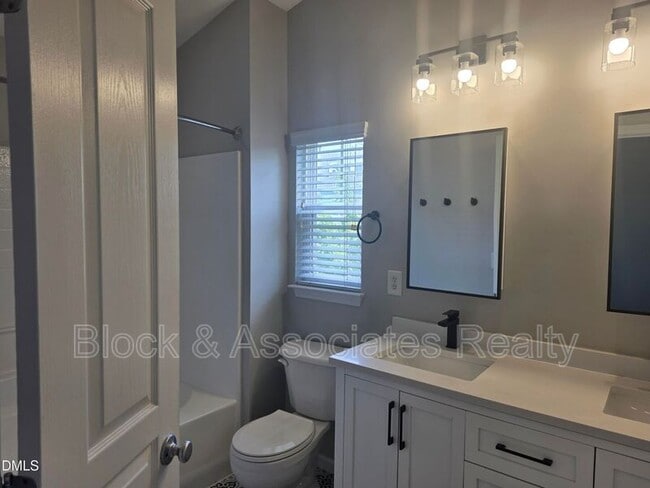 Building Photo - 124 Braeside Ct