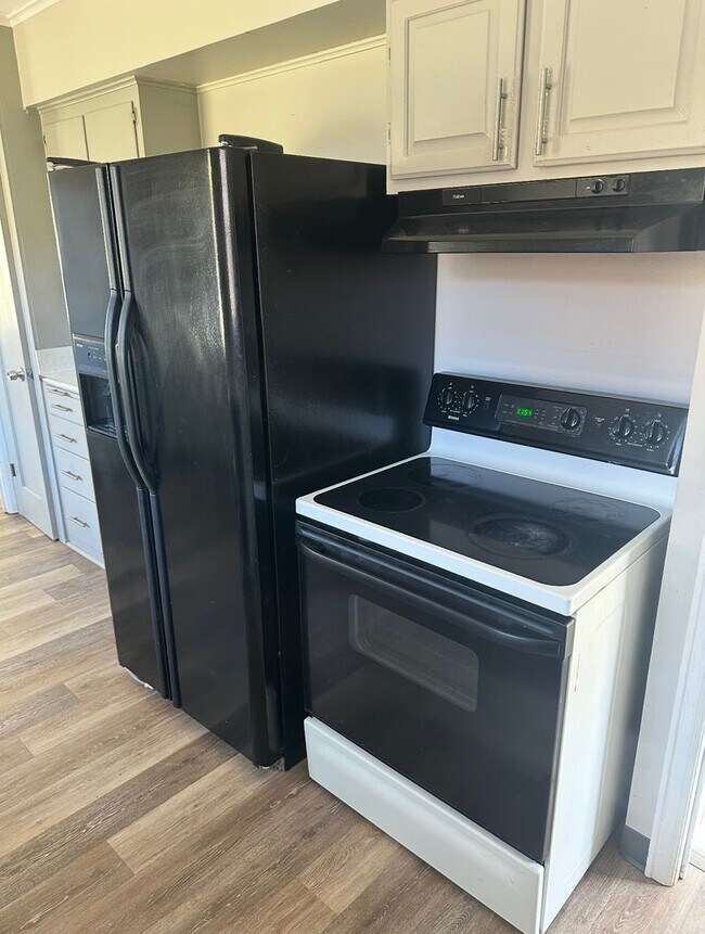 Building Photo - JP409-411 E. Bismark