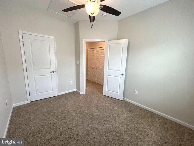 Building Photo - 356 Paladium Ct