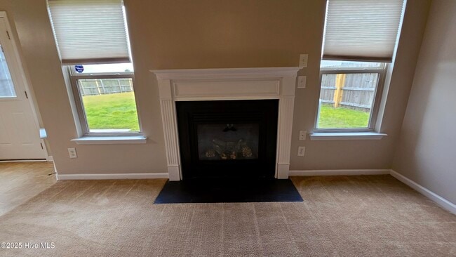 Building Photo - 302 SW Plantation Dr