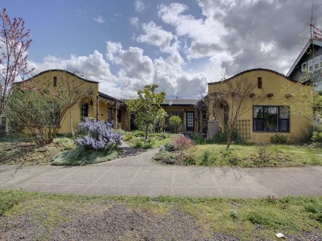 Building Photo - 5244-5308 NE Wistaria Dr