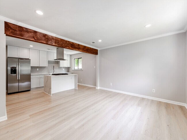Building Photo - 4925 Springview Rd