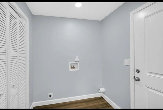 Building Photo - 3106 N Harding St