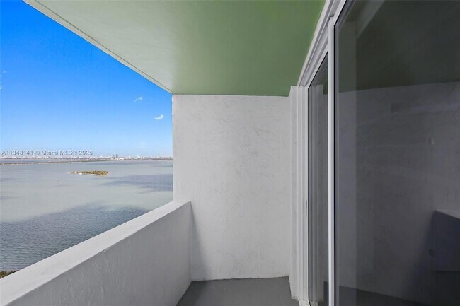 Building Photo - 1756 N Bayshore Dr