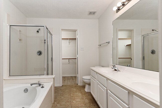 Building Photo - 222 Blushwood Pl