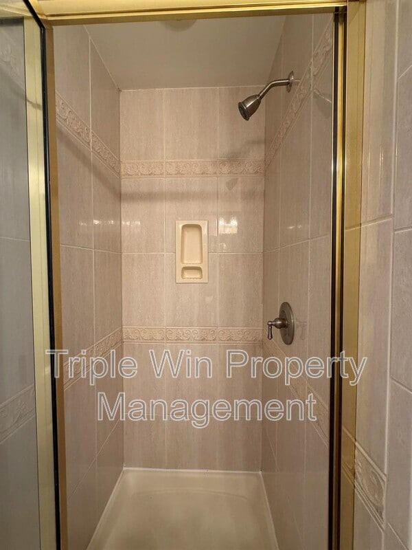 Building Photo - 1045 N Florissant Rd