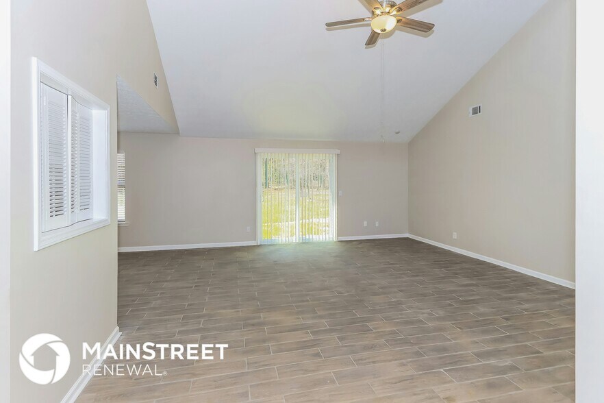 Building Photo - 135 Red Oak Dr