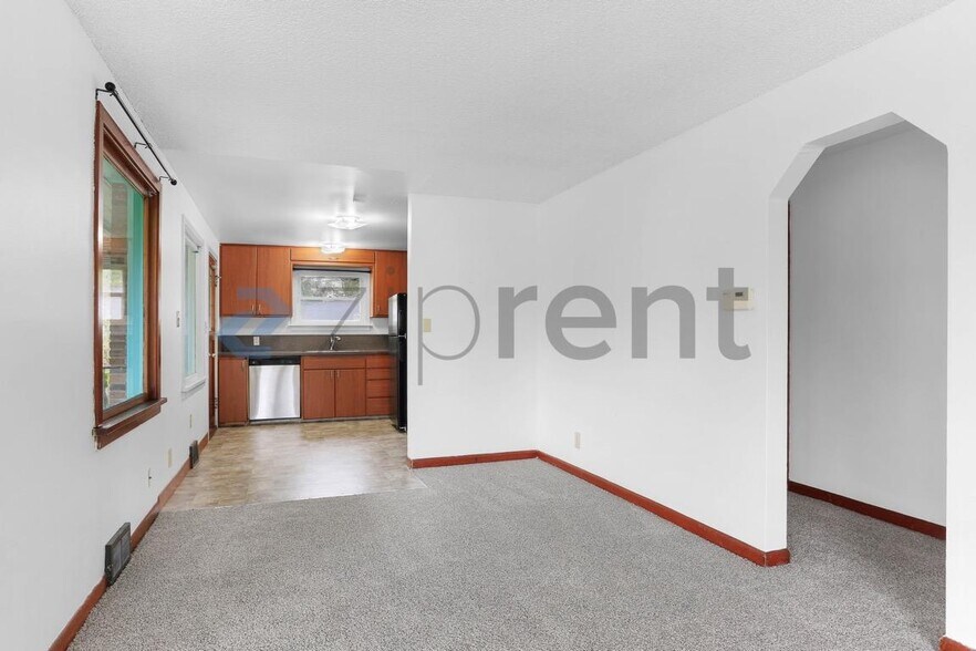 Building Photo - 1920 S Bayview St