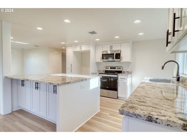 Building Photo - 33871 NE Blossom Dr