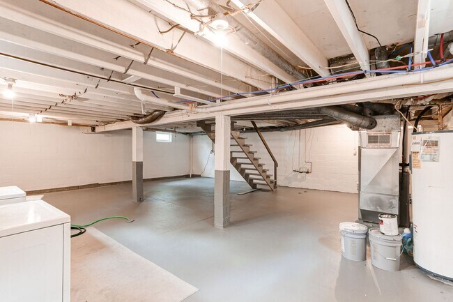 Building Photo - 336 Snyder Ave