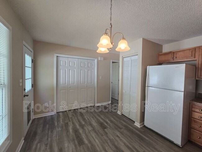 Building Photo - 108 Maple Grove Ct