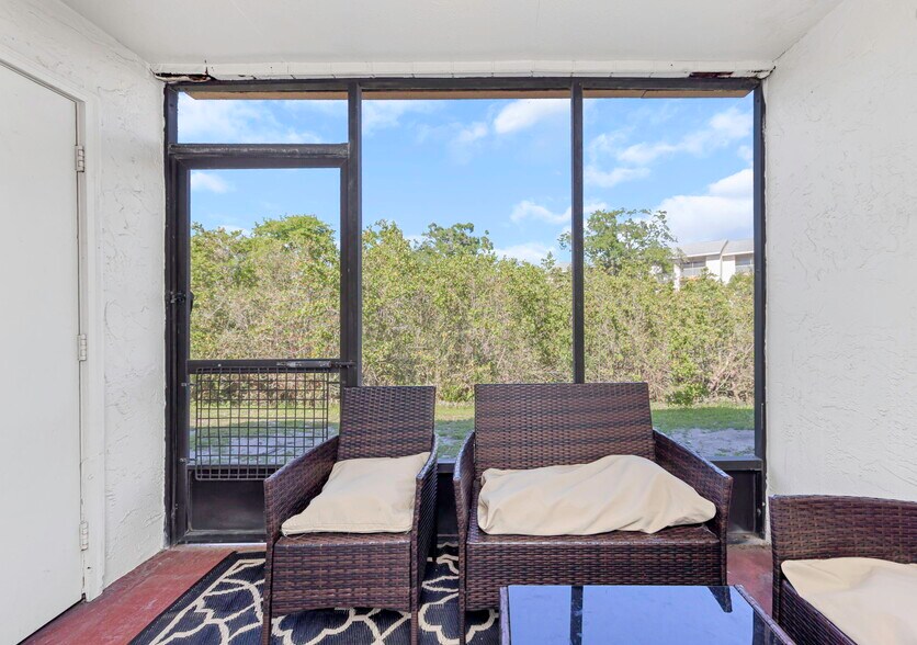 Building Photo - 621 99th Ave N