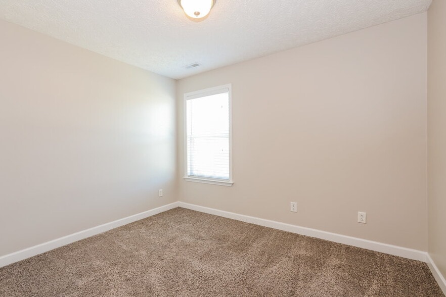 Building Photo - 1620 Beaconcrest Cir