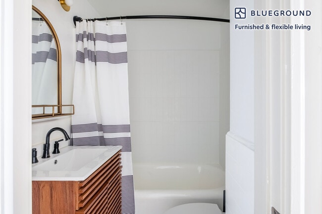 Building Photo - 1284 Beacon St