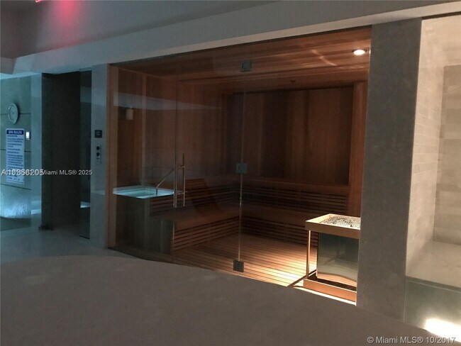 Building Photo - 1010 Brickell Ave