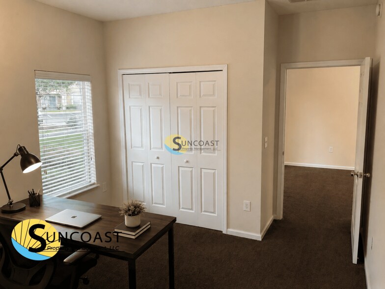 Building Photo - 6985 Ortega Woods Dr