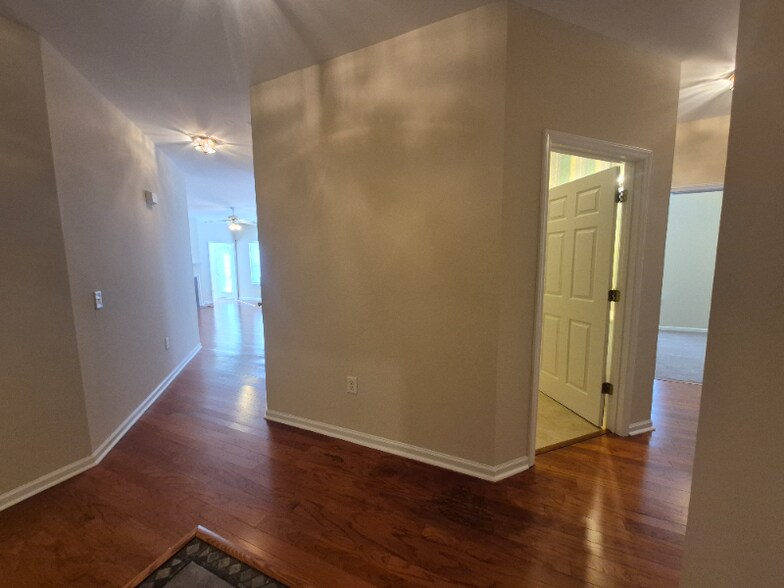 Building Photo - 2223 Locksley Woods Dr