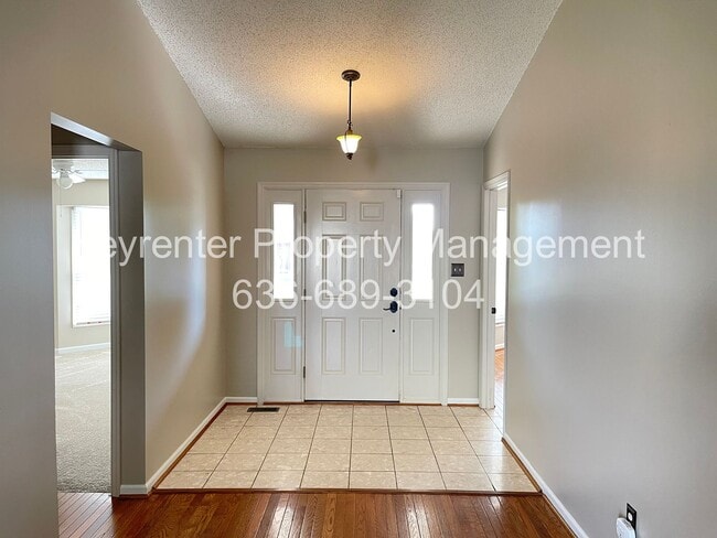 Building Photo - COMING SOON - Lovely Ranch in Stone Meadows with Fenced Backyard
