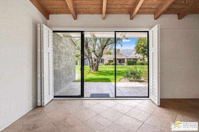 Building Photo - 867 N Calle De Pinos