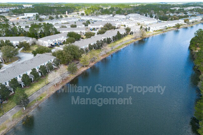 Building Photo - 710 Crystal Way