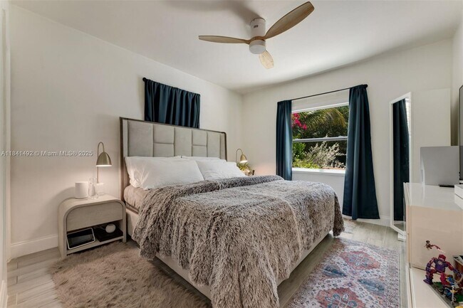 Building Photo - 1355 Biarritz Dr