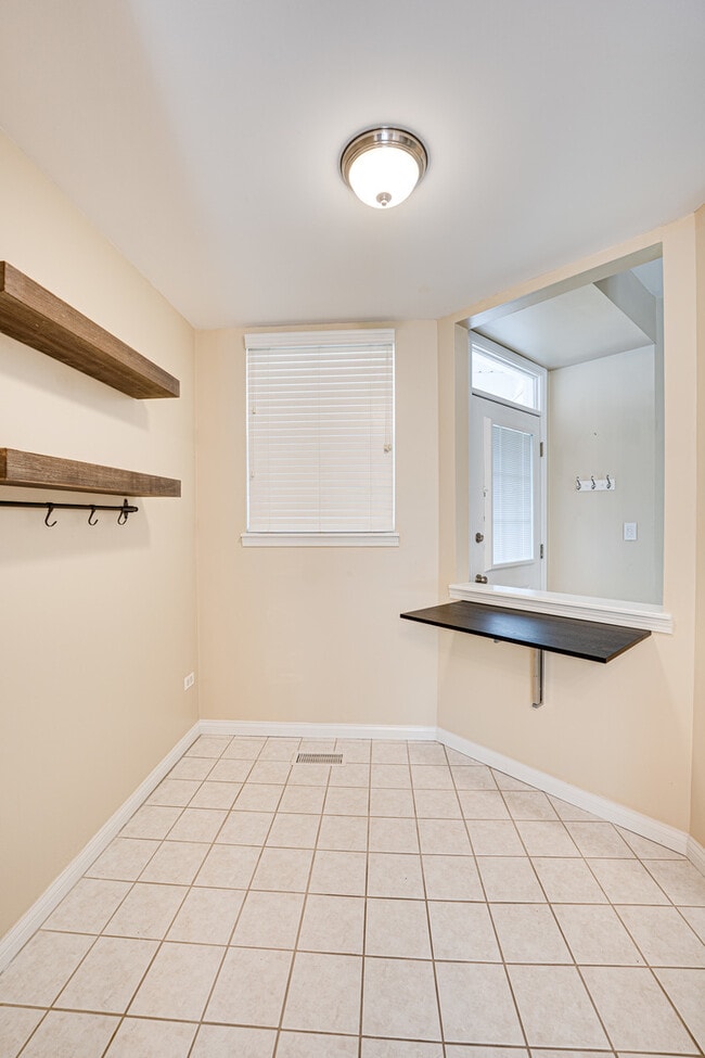 Building Photo - 2855 Vernal Ln